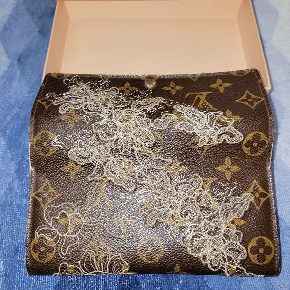 Louis Vuitton Sarah Limited Edition Monogram Dentelle Brown Wallet with box - Picture 3 of 15